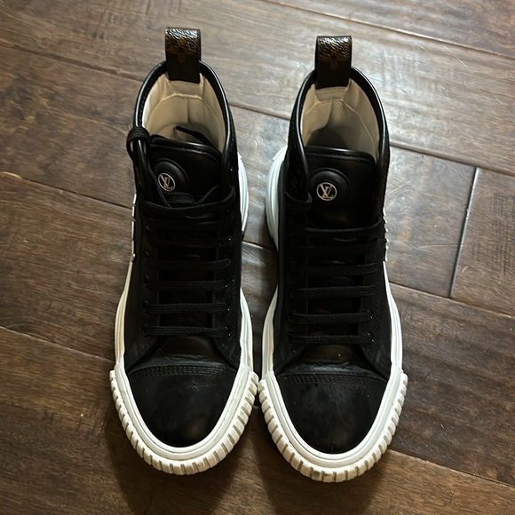 Louis Vuitton sneakers - Picture 2 of 3